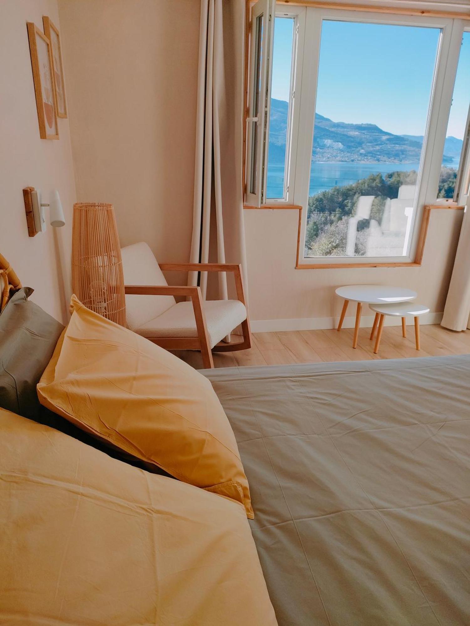 Le Cosy Du Plongeoir - T2 Neuf Avec Vue Sur Le Lac De Serre Poncon Et Grande Terrasse Avec Jardin Savines Exteriör bild