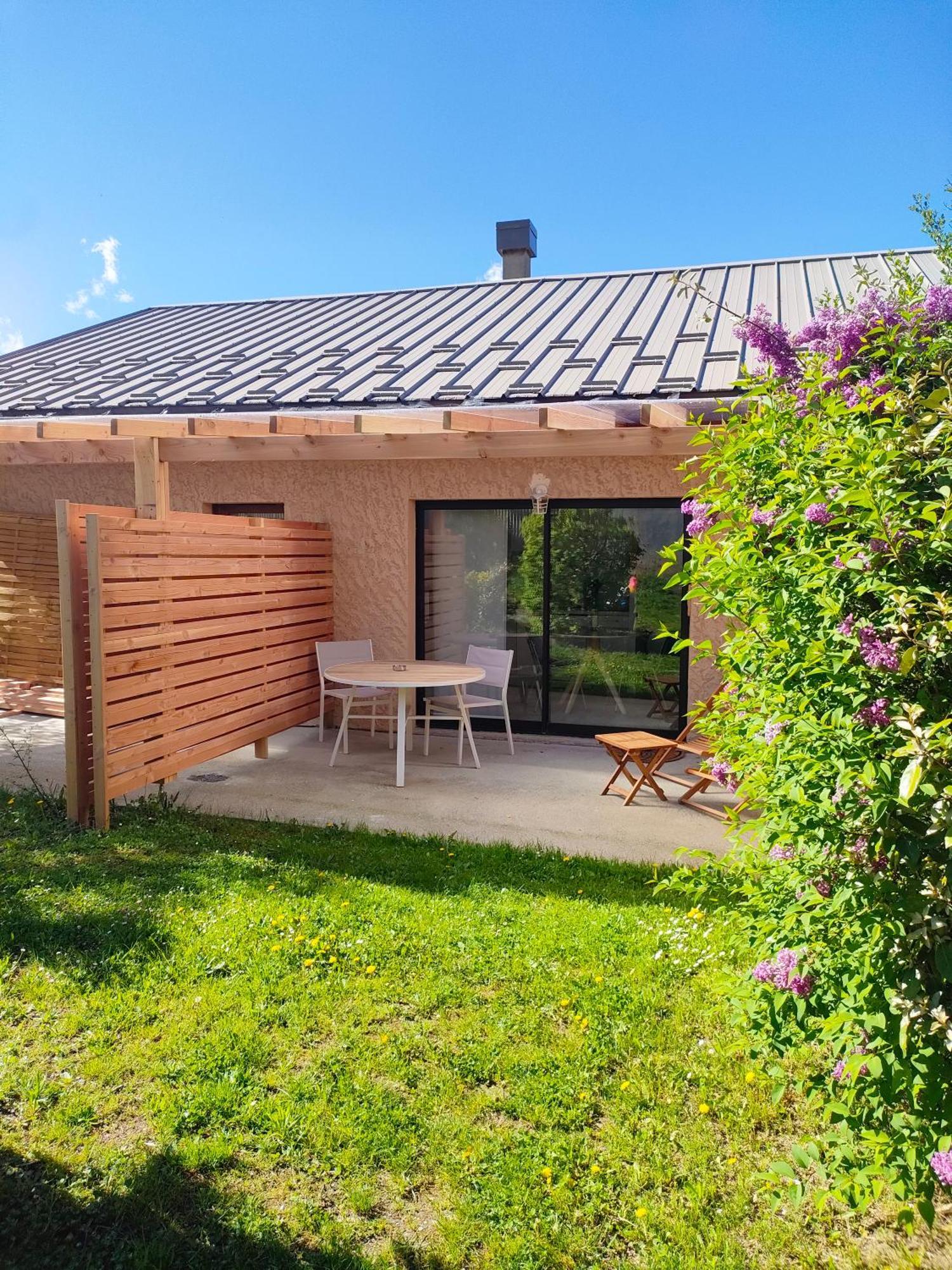 Le Cosy Du Plongeoir - T2 Neuf Avec Vue Sur Le Lac De Serre Poncon Et Grande Terrasse Avec Jardin Savines Exteriör bild